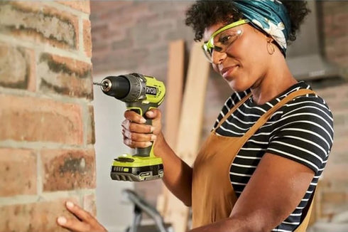 Set – udarna aku. bušilica sa 2 baterije (2Ah) i punjačem 18V ONE+™ – RYOBI R18PD3-220S